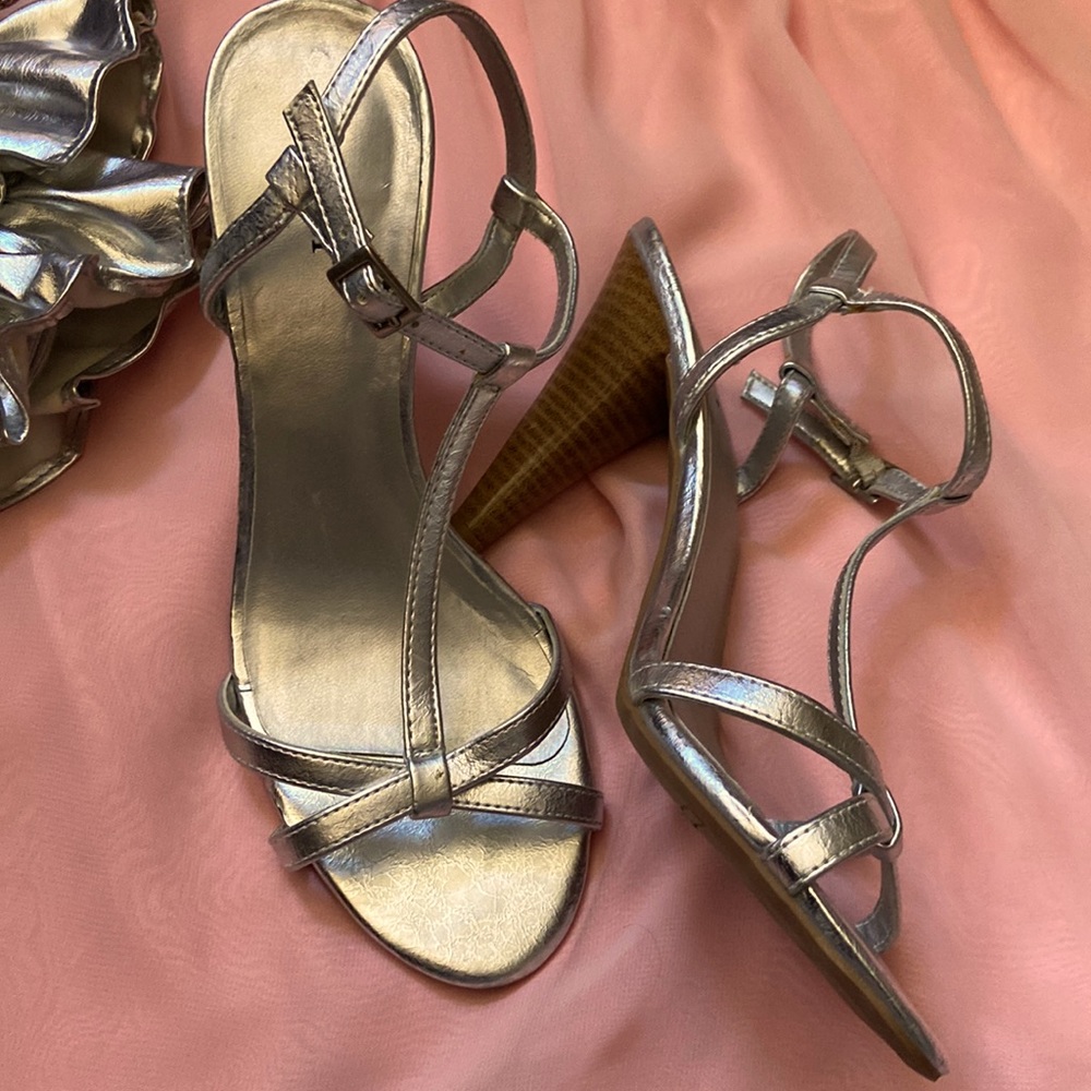 Dexter silver high heeled shoes in size 7